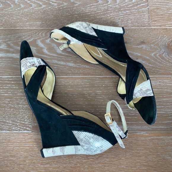 Carlos Santana Black and Cream Wedge Sandals - Picture 4 of 7